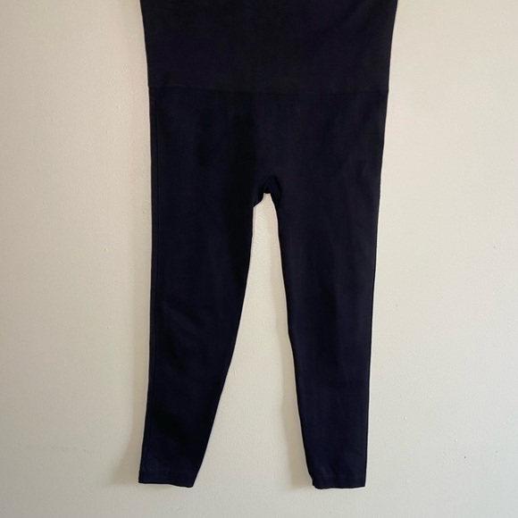 Spanx Look At Me Now Black Seamless Crop Leggings, size Large - Picture 4 of 7